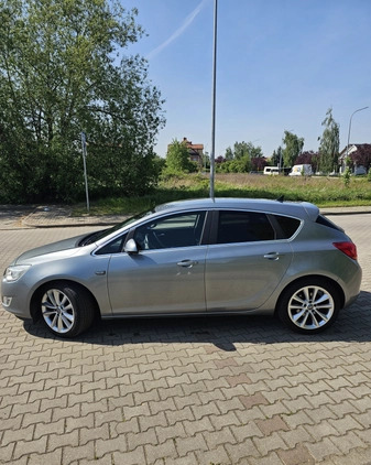 Opel Astra cena 21500 przebieg: 232000, rok produkcji 2009 z Wrocław małe 436